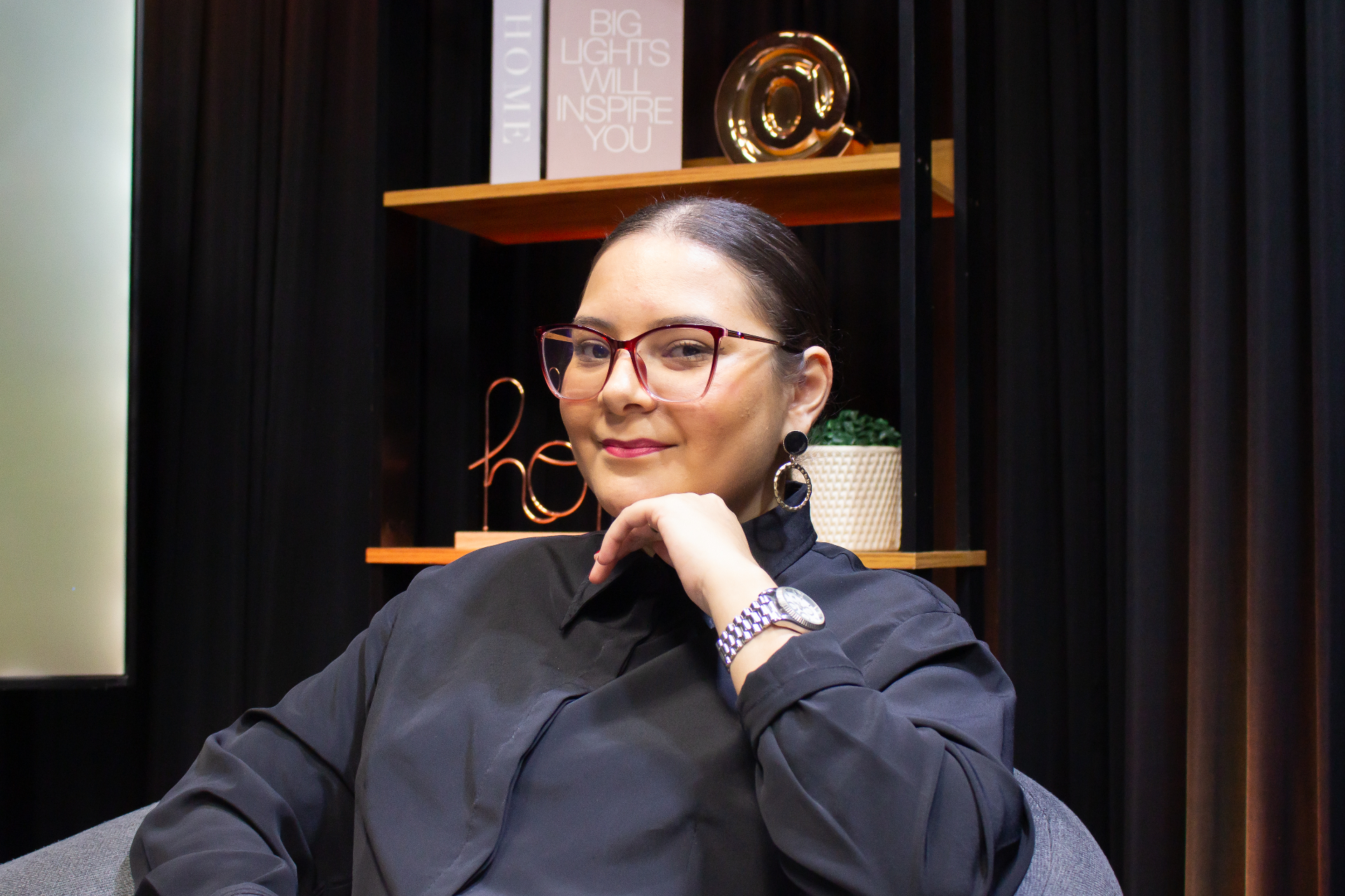 Consultora de RH da PriorizaRH em ambiente profissional